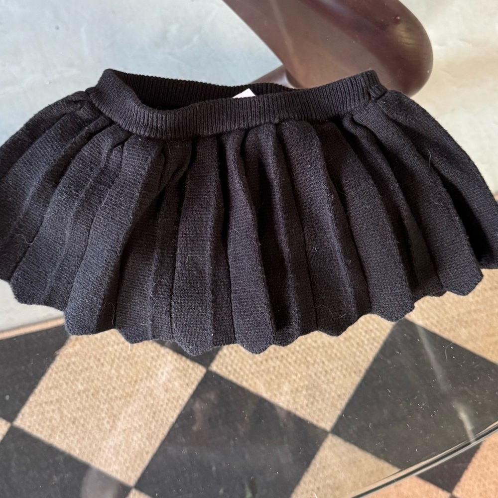GAP Black Mini Pleated Skirt